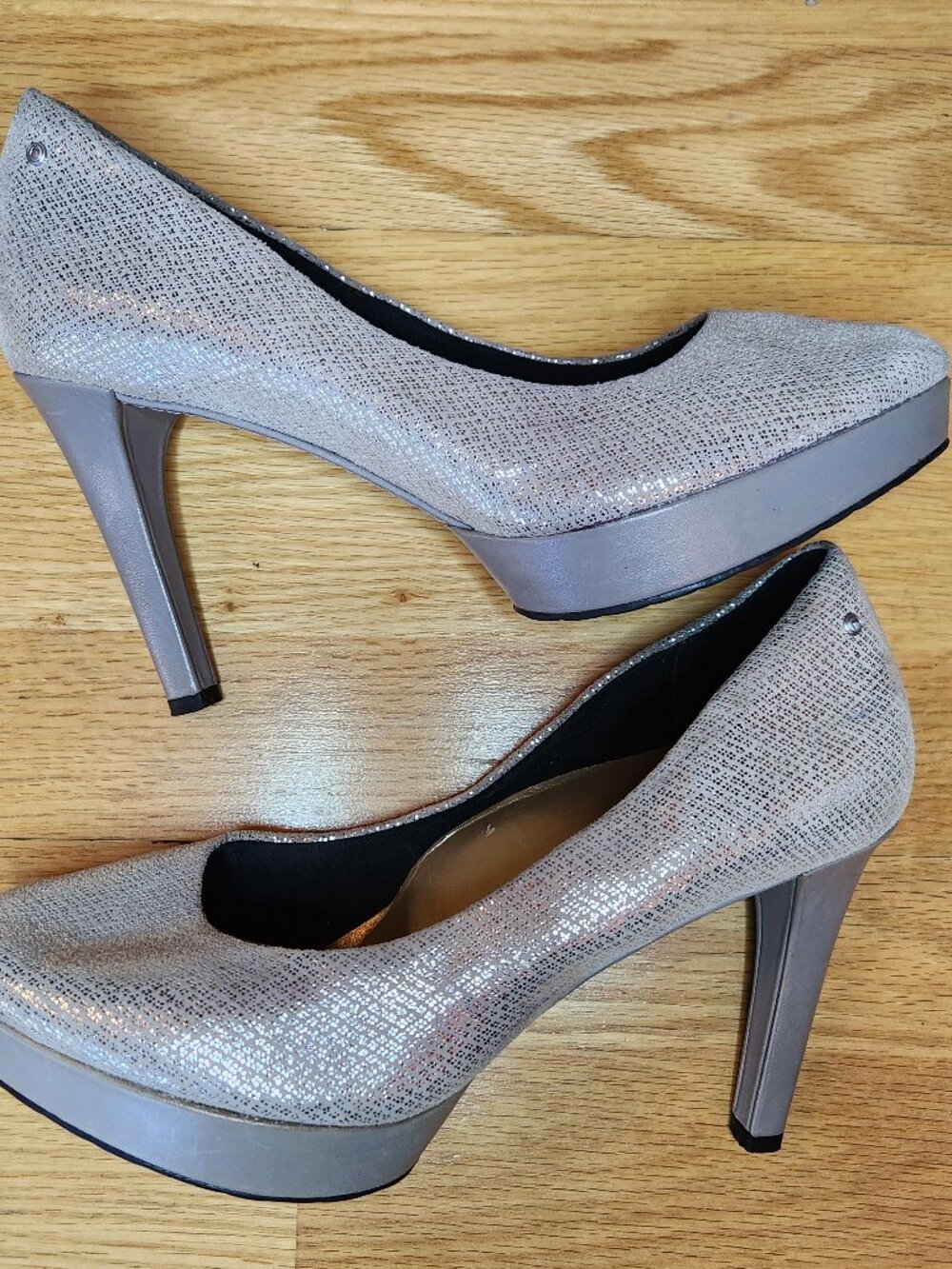Rockport Metallic Silver Leather Pumps Size 9.5 Adiprene by Adidas K72169